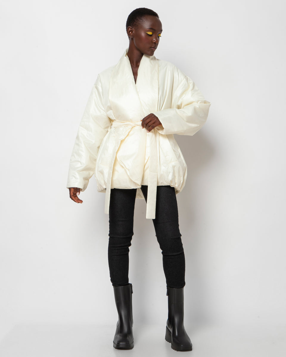 Εκρού puffer jacket με ζώνη