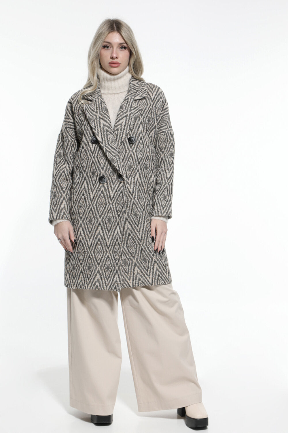 Παλτό oversized με γεωμετρικά σχέδια