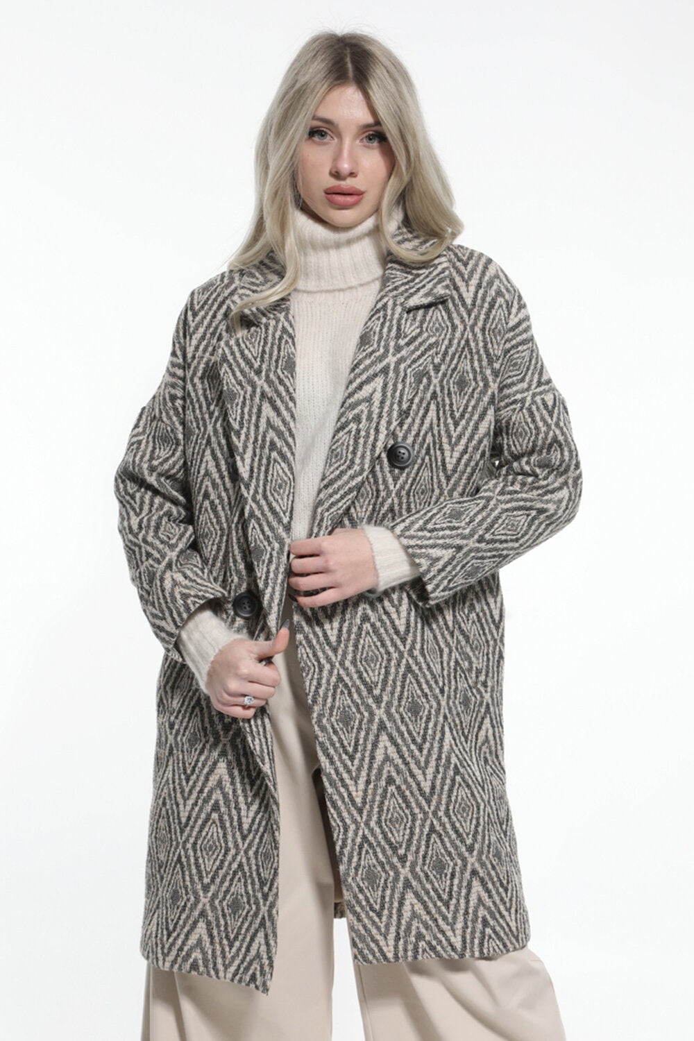 Παλτό oversized με γεωμετρικά σχέδια