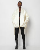 Εκρού puffer jacket με ζώνη