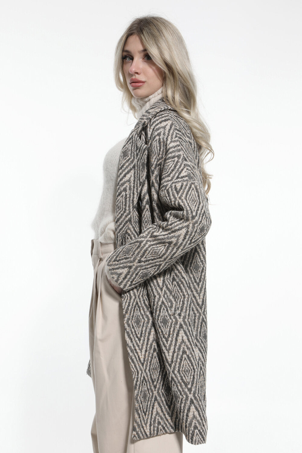 Παλτό oversized με γεωμετρικά σχέδια